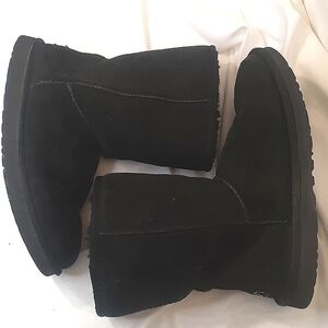 UGG Australia Women's Classic Short Sheepskin Leather Boots. Black. Style 5825.